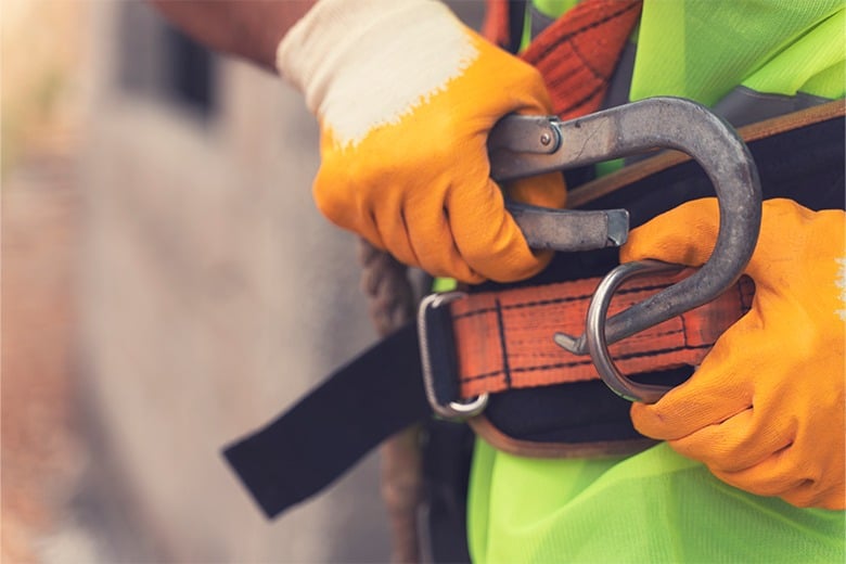 scaffolding-male-construction-worker-fall-prevention-safety-belt