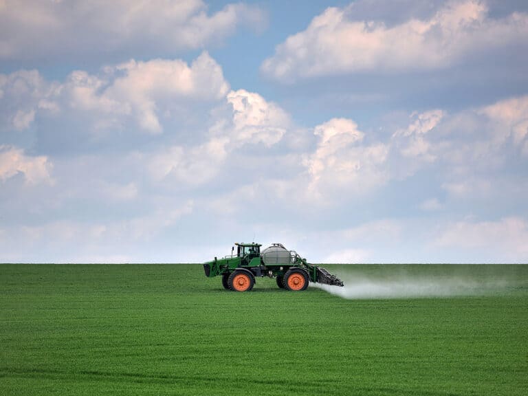 farmer-spraying-crops-paraquat Paraquat being used as a fertilizer