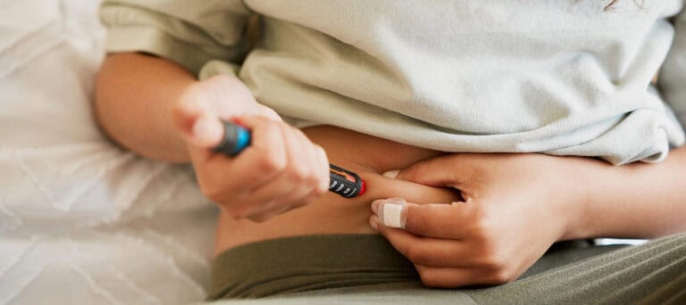 Injecting ozempic for diabetes